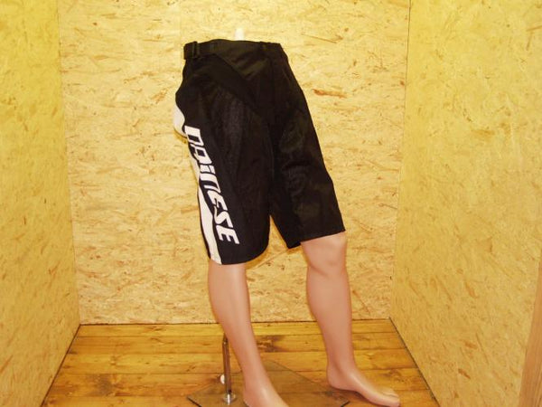 Hucker pants short M | schwarz/rot